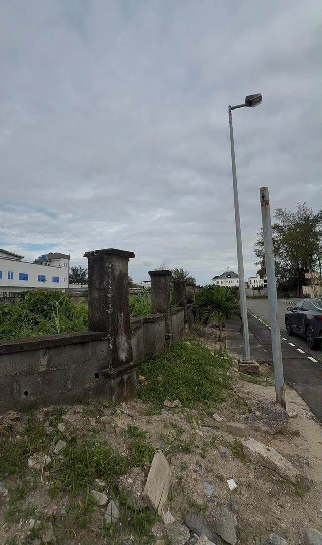 998 m² Mixed-Use Plot in Banana Island, Lagos